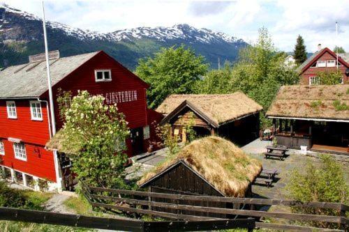 Ullensvang Gjesteheim Hostel Lofthus Exterior photo